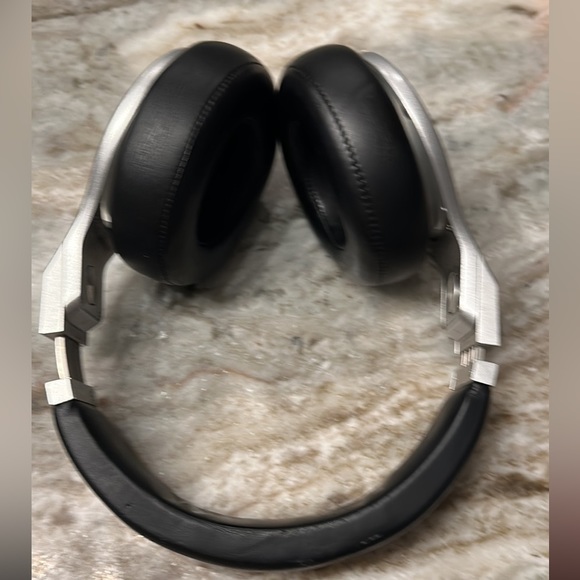 Beats Studios - Picture 1 of 3